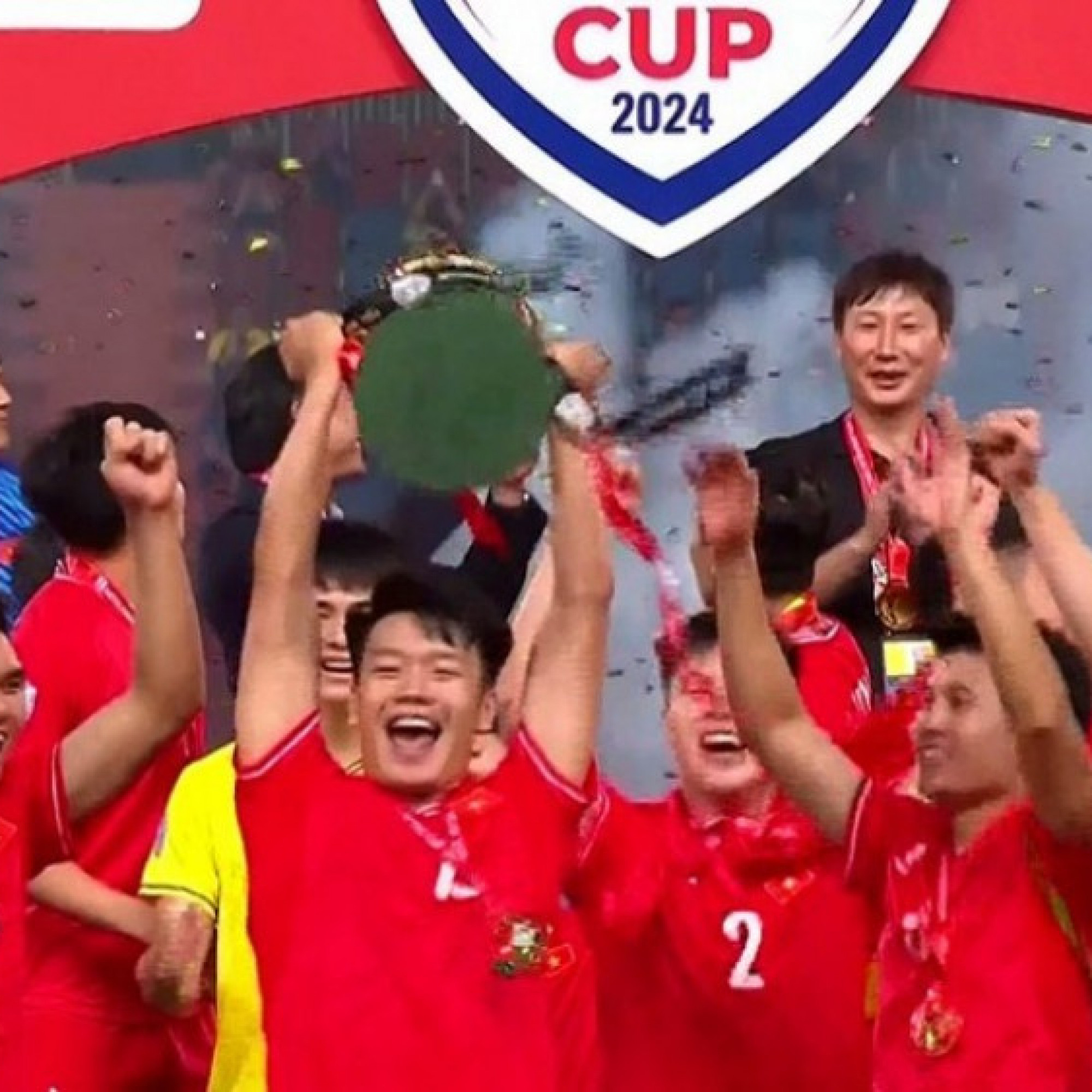  - Trực tiếp nâng cúp AFF Cup: ĐT Việt Nam xưng vương, Xuân Son đoạt cú đúp danh hiệu