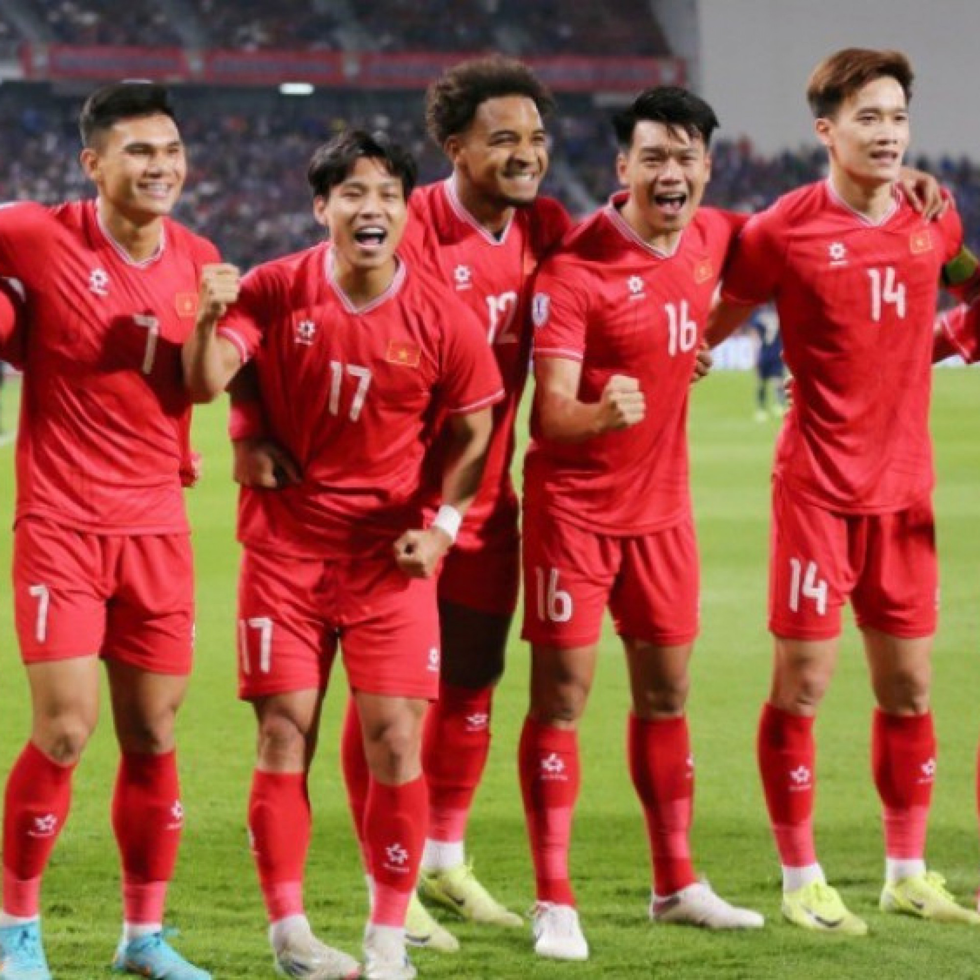  - ĐT Việt Nam vô địch giúp nâng tầm AFF Cup, fan "yêu lại từ đầu" (Clip 1 phút)