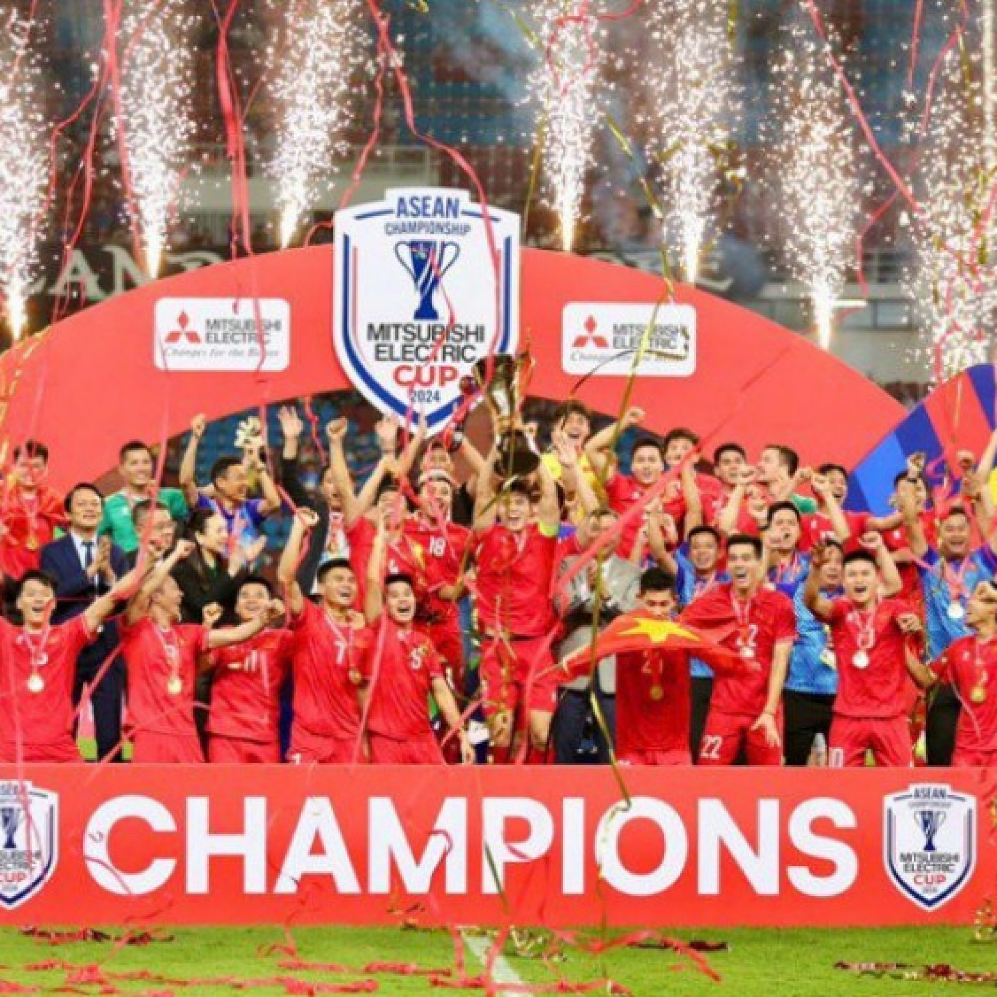  - ĐT Việt Nam 2 trận quật ngã Thái Lan chung kết AFF Cup, công phá bảng xếp hạng FIFA