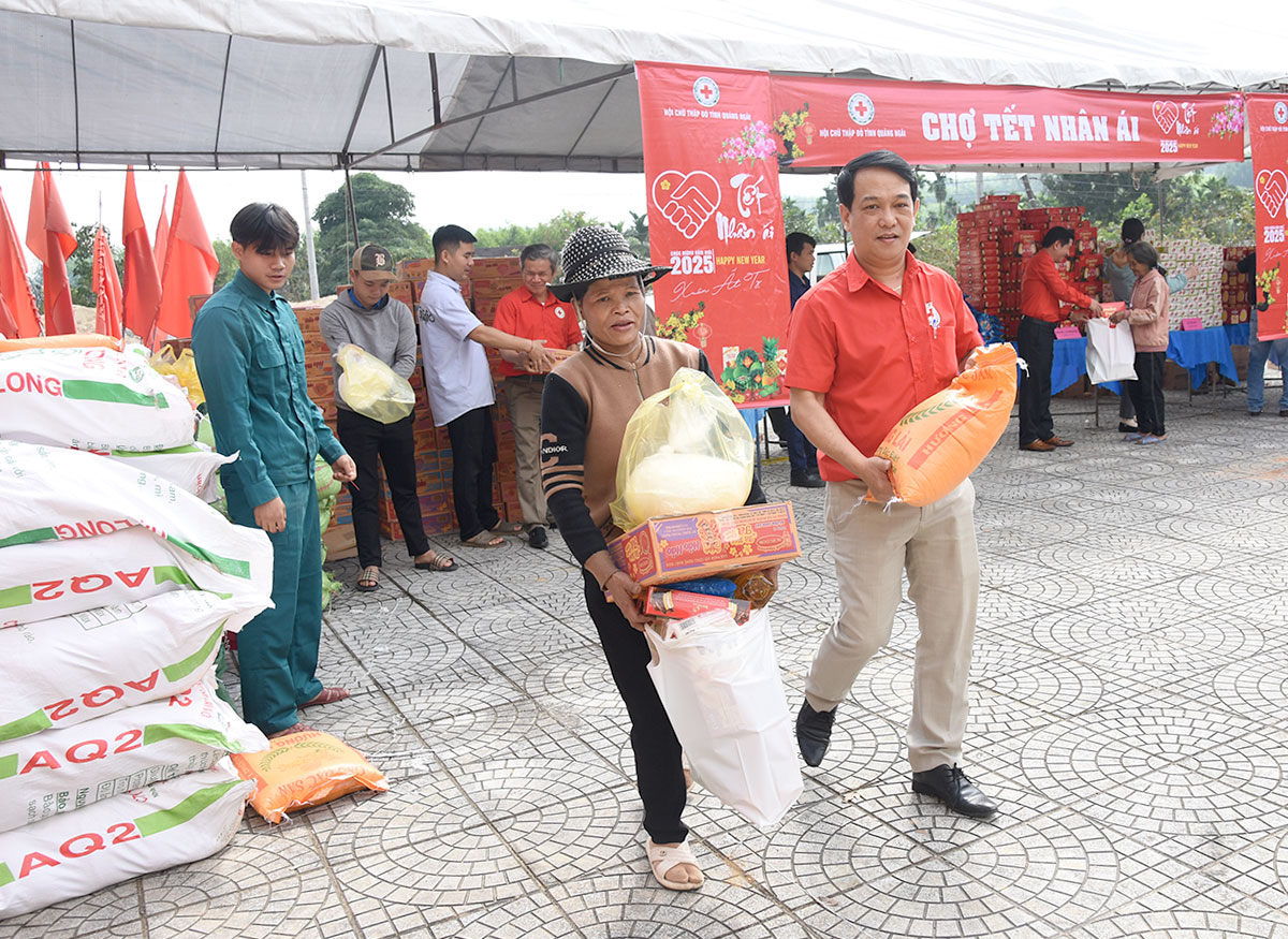 Tết nhân ái lan tỏa yêu thương đến người nghèo Quảng Ngãi - 6