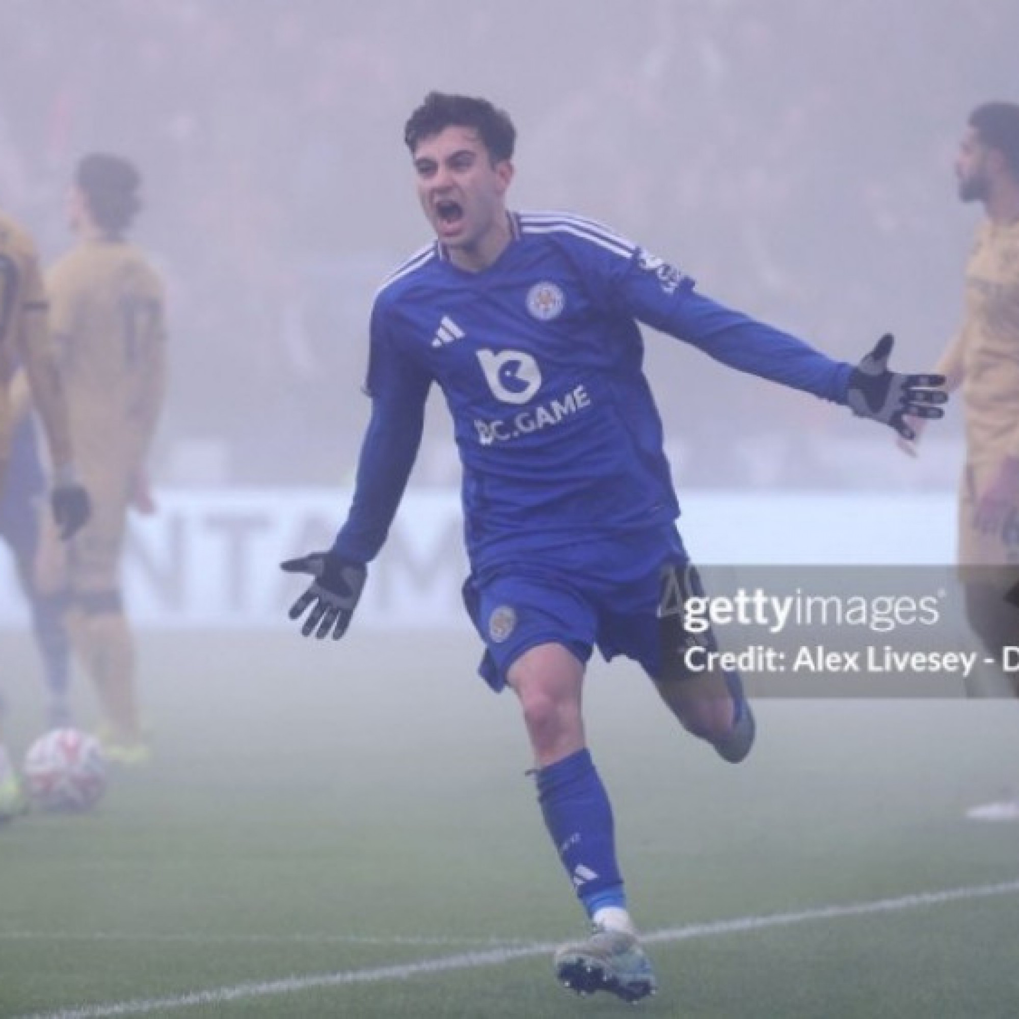  - Kết quả bóng đá Leicester - QPR: Mãn nhãn 8 bàn, Van Nisterooy thoát chuỗi toàn thua (FA Cup)