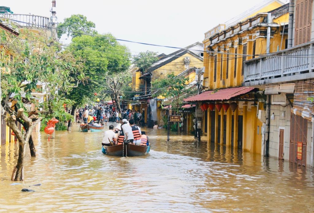 Chèo ghe du lịch Sông Hoài - Hội An: Thu nhập 17,3 triệu đồng/tháng - 1