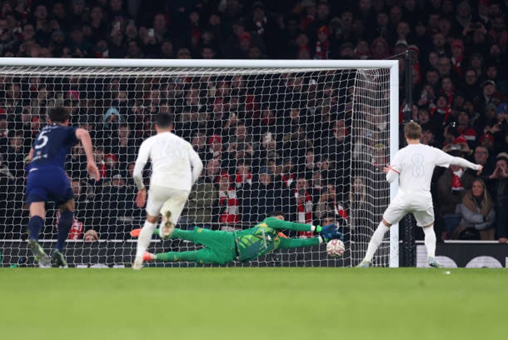 Điểm nóng đại chiến Arsenal - MU: Xô xát vì quả penalty, thủ môn dự bị MU hóa người hùng - 3