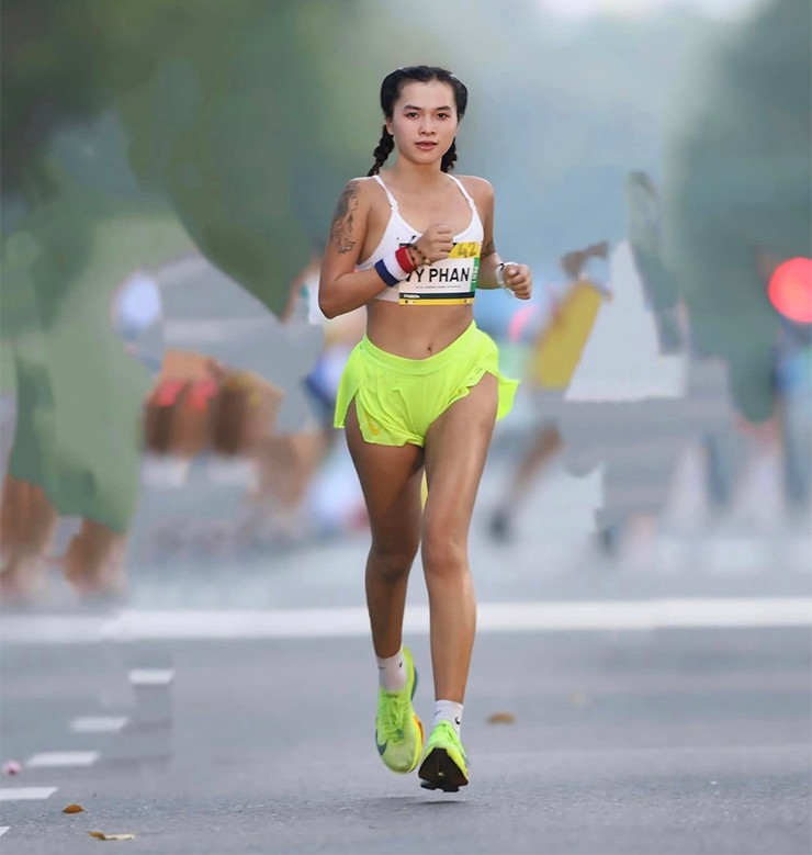 Vũ công nóng bỏng Vy Phan cùng dàn hot girl gây ấn tượng tại giải Marathon - 2