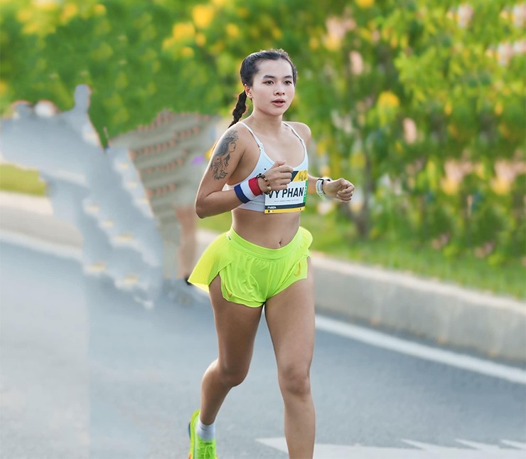 Vũ công nóng bỏng Vy Phan cùng dàn hot girl gây ấn tượng tại giải Marathon - 3