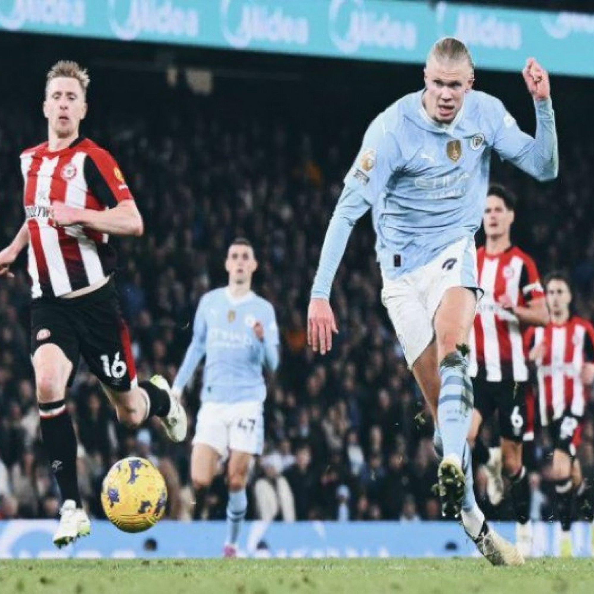  - Trực tiếp bóng đá Brentford - Man City: Cơ hội trở lại top 4 (Ngoại hạng Anh)