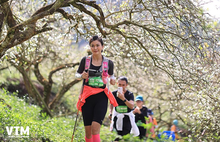 Á hậu Mâu Thủy thử sức chạy 21km sau 7 năm, vẫn mê Yoga - múa cột - 4