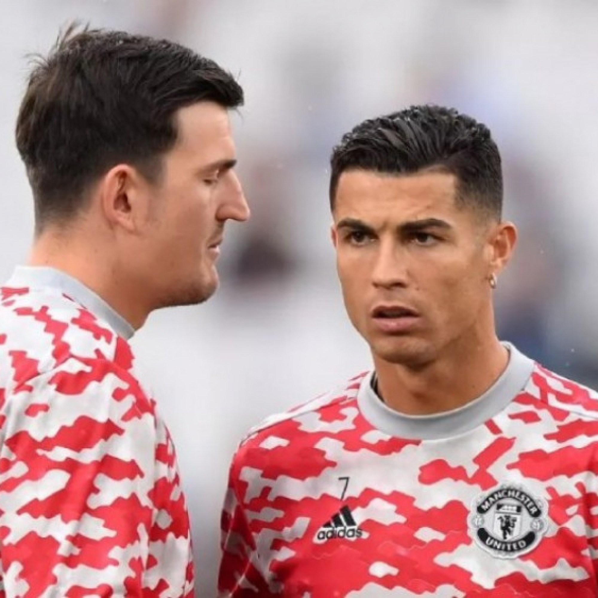  - Báo Anh hé lộ Ronaldo từng "ghét ra mặt" Maguire, dư luận phản ứng trái chiều