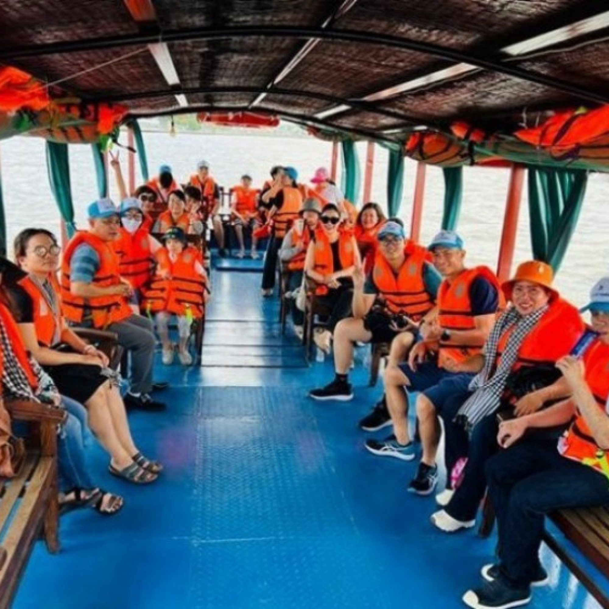 Giải trí - Miền Tây Tourist – Đơn vị chuyên tổ chức tour TP. Hồ Chí Minh, Mỹ Tho, Cần Thơ trọn gói