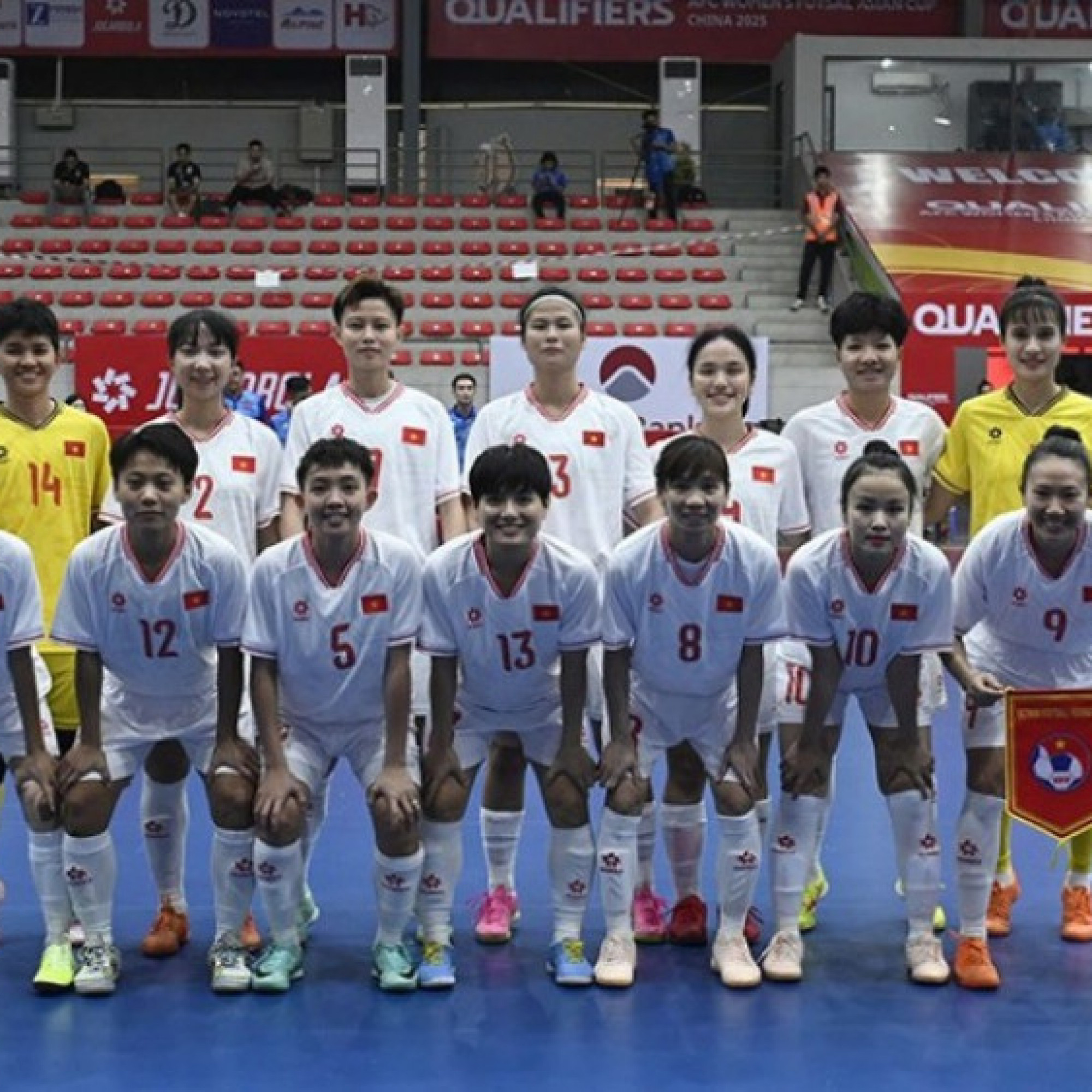  - Tuyển futsal nữ Việt Nam thắng kỷ lục 21-0, đoạt vé dự giải vô địch châu Á