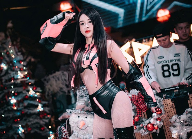 Nữ vũ công nóng bỏng Thanh Nga gây “sốt” ở giải bi-a tiền thưởng lớn - 12