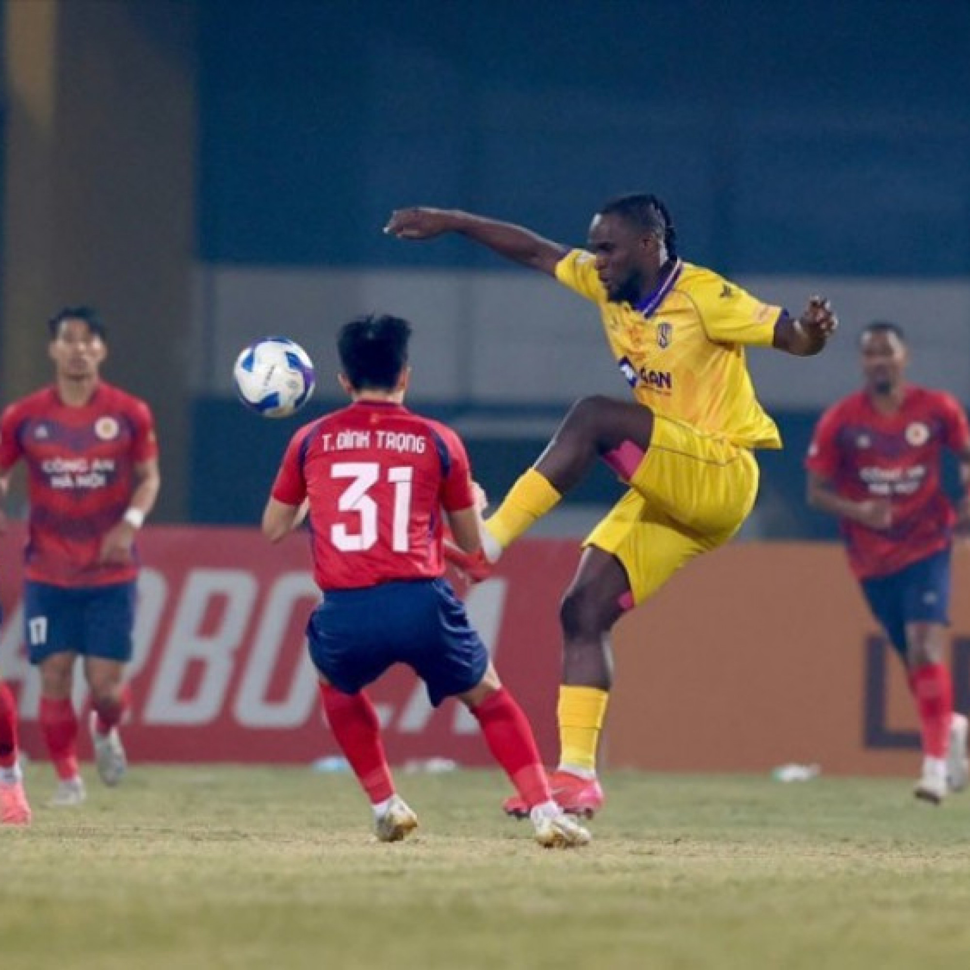  - Video bóng đá Công an Hà Nội - SLNA: Ngoại binh lập công chuộc tội (V-League)