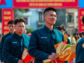  - Ấm áp buổi lễ  'Tự hào ngày trở về'