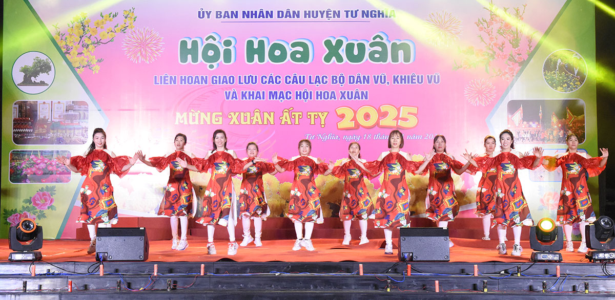 khai mac hoi hoa xuan va lien hoan cac clb dan vu quang ngai - 4