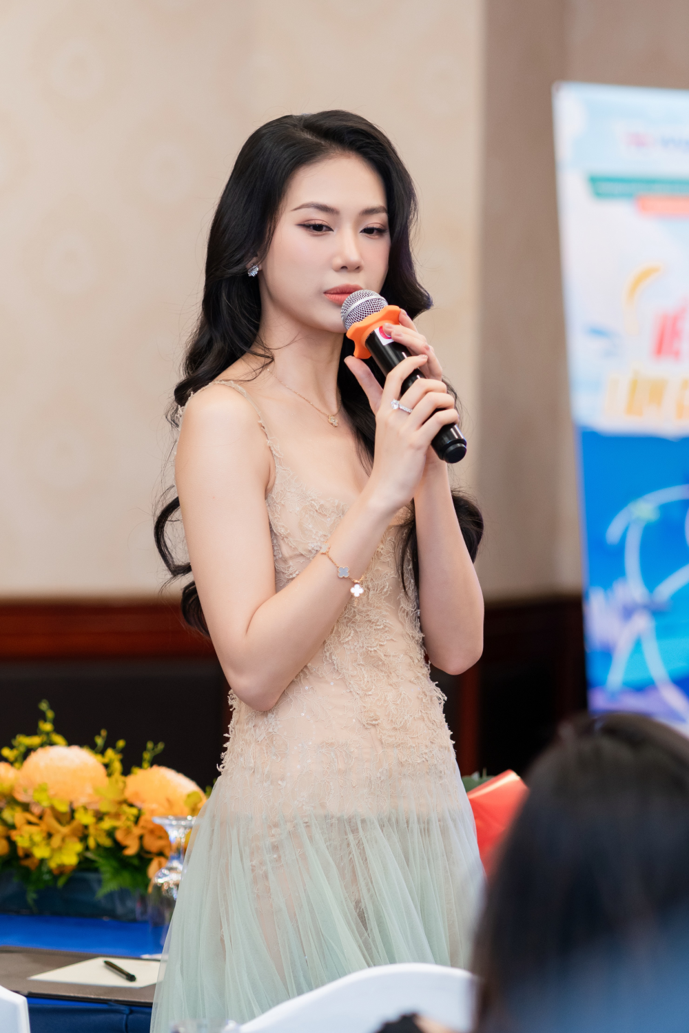 Bùi Quỳnh Hoa mong muốn học hỏi từ MC Quyền Linh khi chơi gameshow - 2