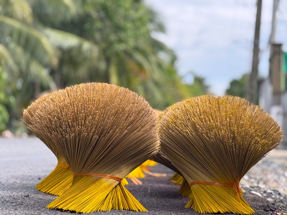 Làng nghề làm nhang truyền thống trăm năm Lê Minh Xuân tất bật cuối năm - 3