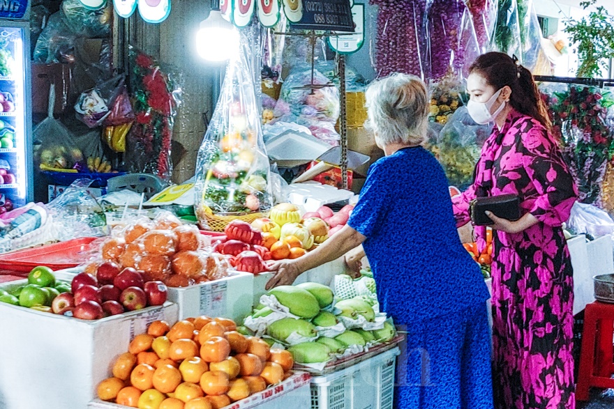 Người dân đi chợ sắm lễ vật, ra sông thả cá tiễn ông Táo về trời - 5