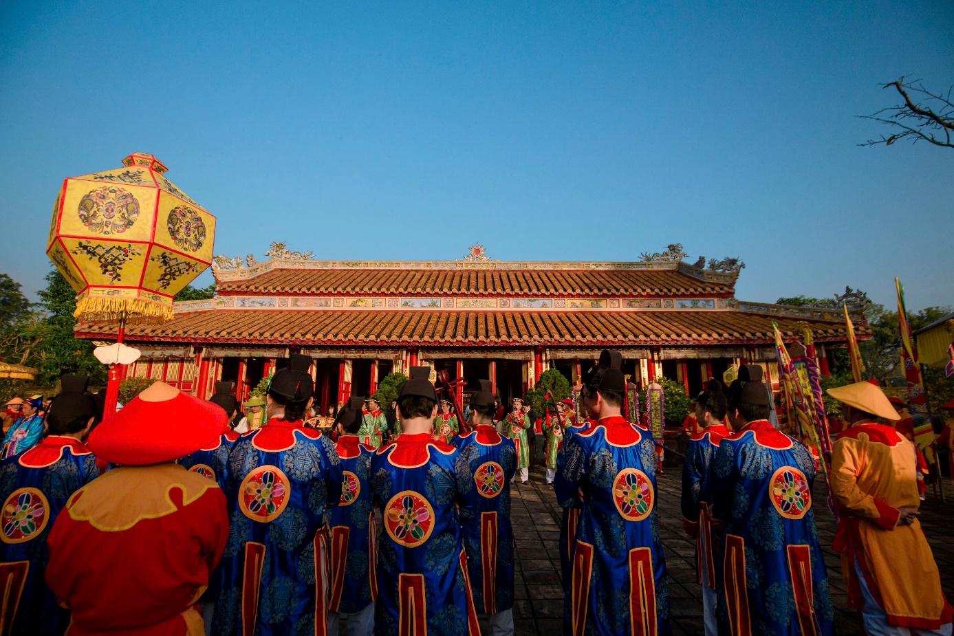 Hoàng cung Huế dựng nêu báo hiệu ngày Tết đã về - 4