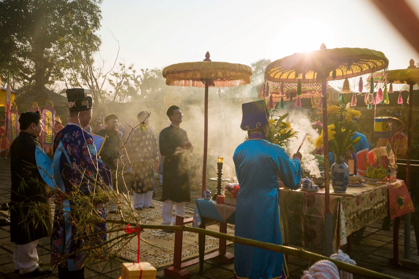 Hoàng cung Huế dựng nêu báo hiệu ngày Tết đã về - 1