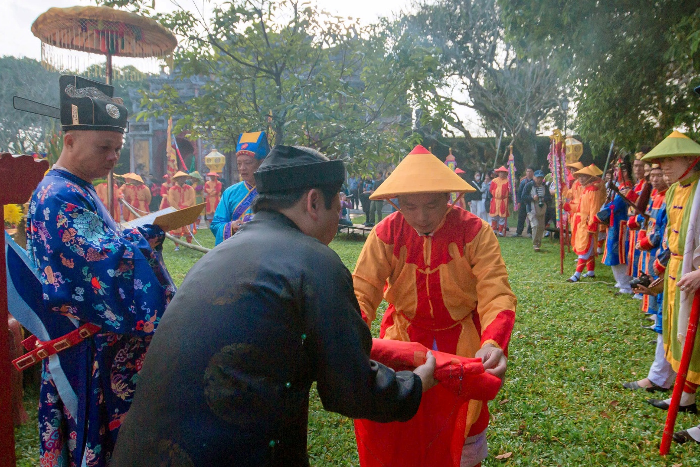 Hoàng cung Huế dựng nêu báo hiệu ngày Tết đã về - 9