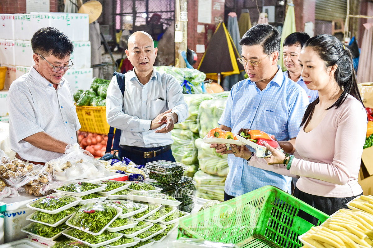 TP đảm bảo nguồn hàng phục vụ bà con mua sắm Tết - 8