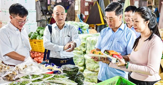 TP đảm bảo nguồn hàng phục vụ bà con mua sắm Tết