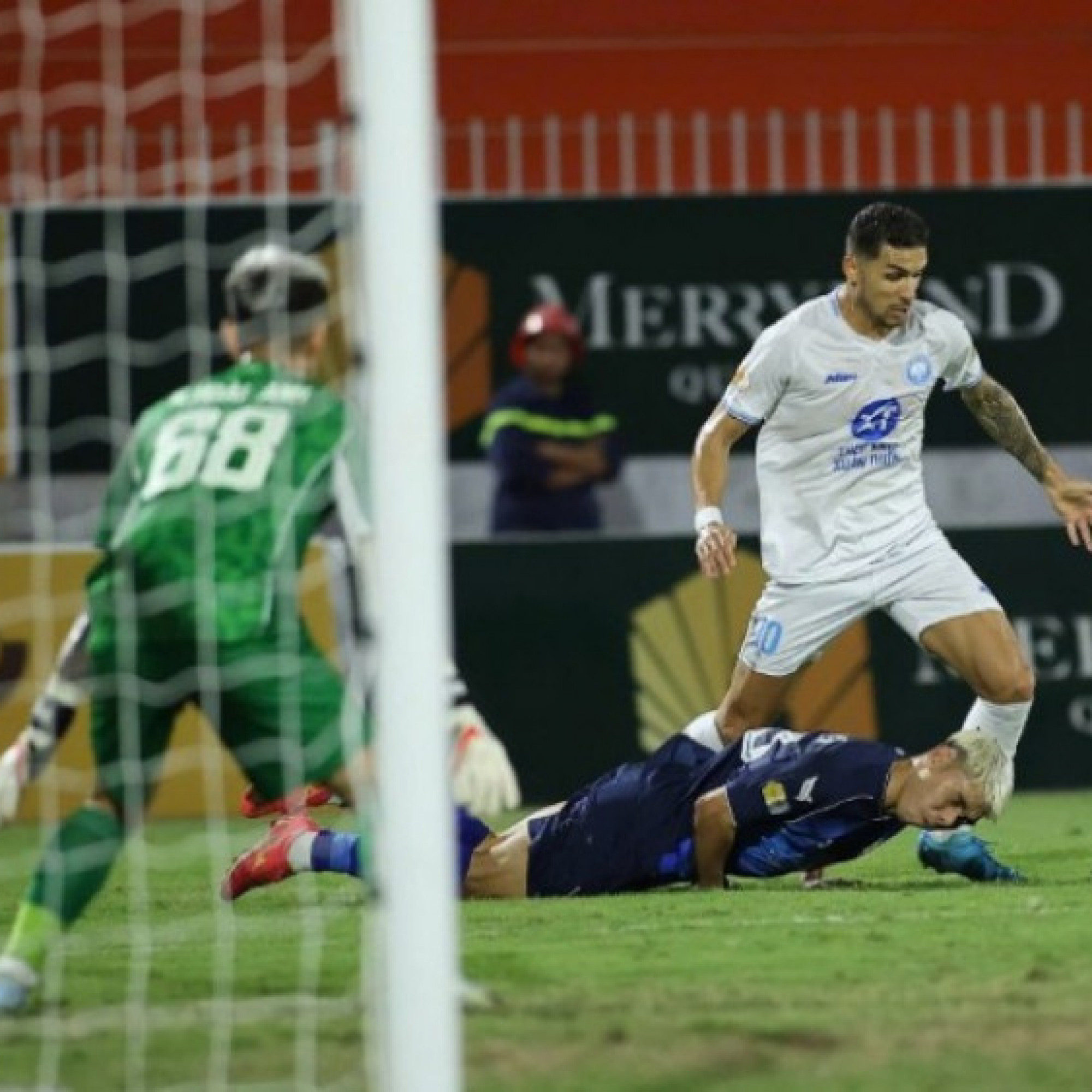  - Video bóng đá Bình Định - Nam Định: "Người nhện" giải cứu chủ nhà (V-League)