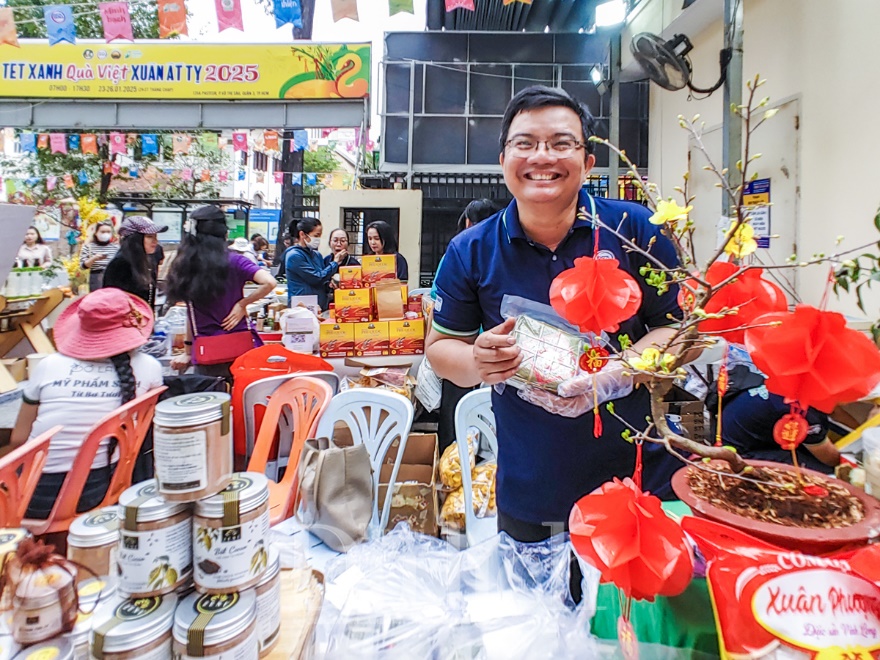 Phiên chợ Tết Xanh – Quà Việt rộn ràng khách chen chân - 2