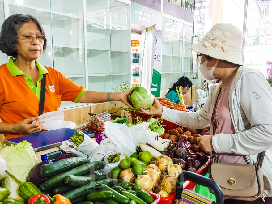 Phiên chợ Tết Xanh – Quà Việt rộn ràng khách chen chân - 5