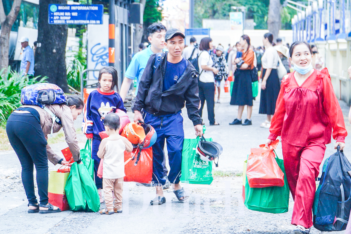 Bí thư Nguyễn Văn Nên lì xì sớm người lao động về quê ăn Tết - 5