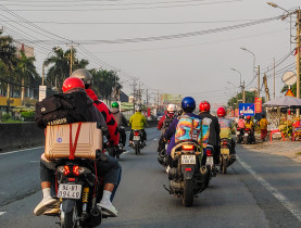  - Các cửa ngõ thông thoáng, bến bãi giảm nhiệt cảnh người xe đông đúc