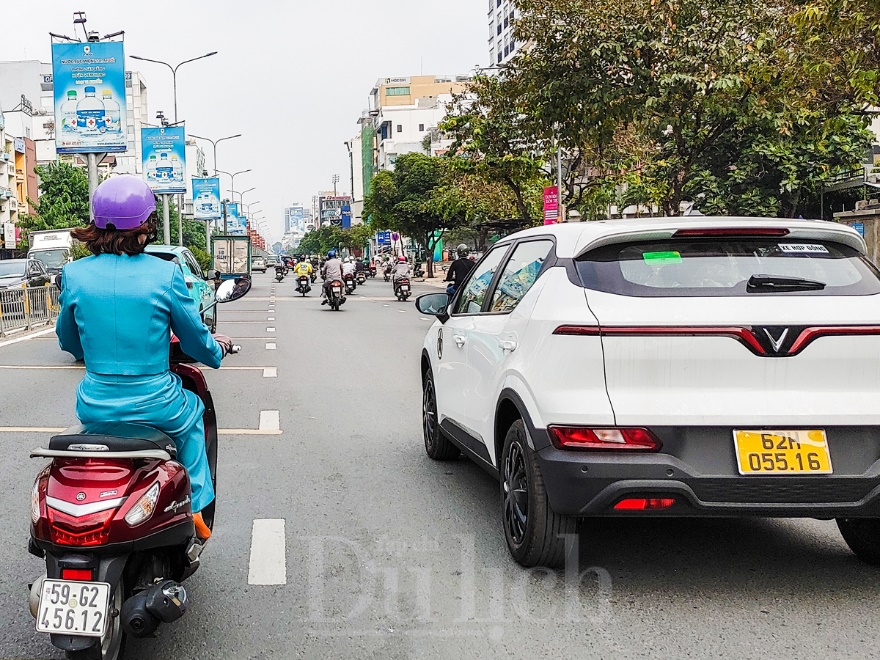 Các cửa ngõ thông thoáng, bến bãi giảm nhiệt cảnh người xe đông đúc - 9