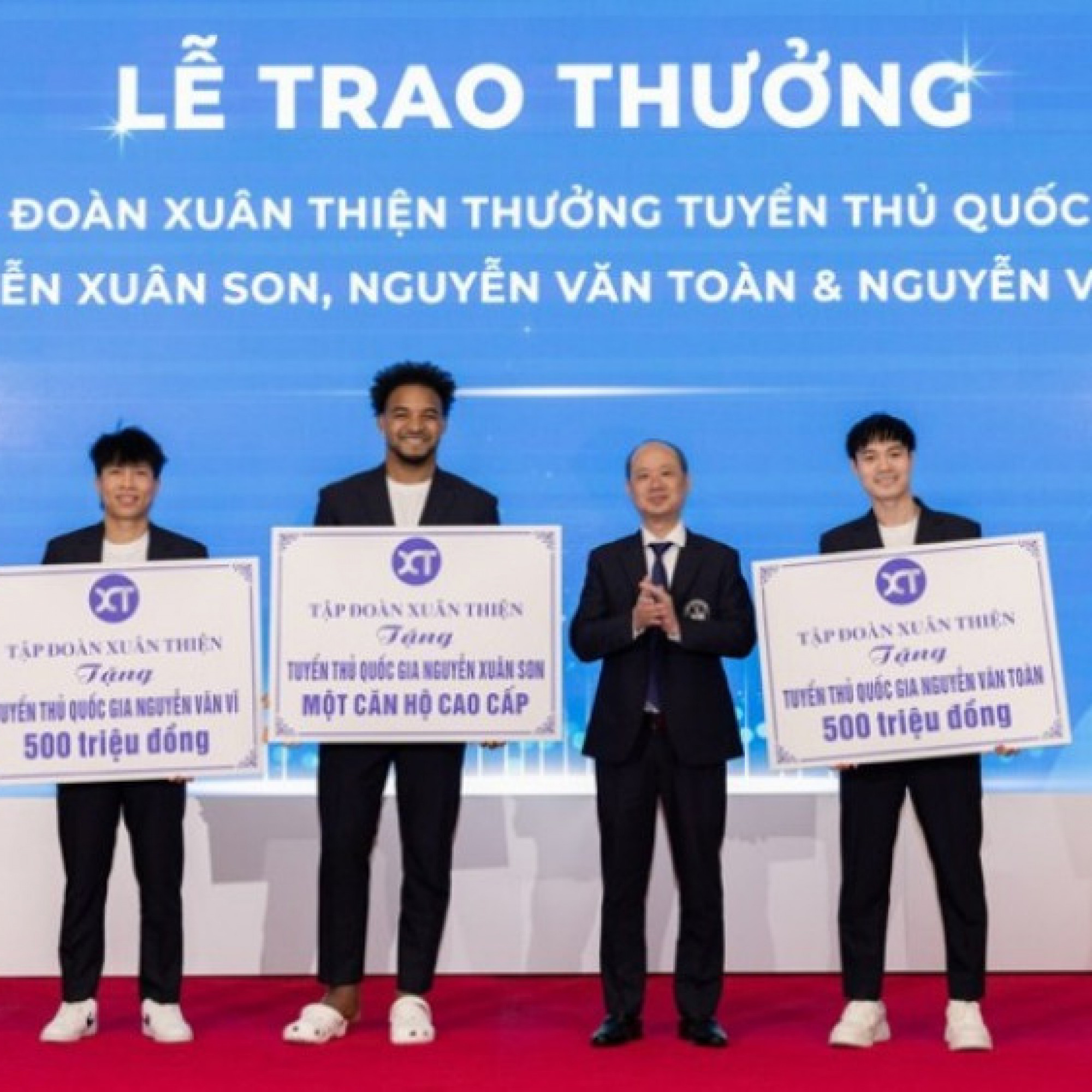  - Xuân Son nhận căn hộ trị giá hơn 1 triệu USD, bầu Thiện thưởng 3 sao ĐT Việt Nam