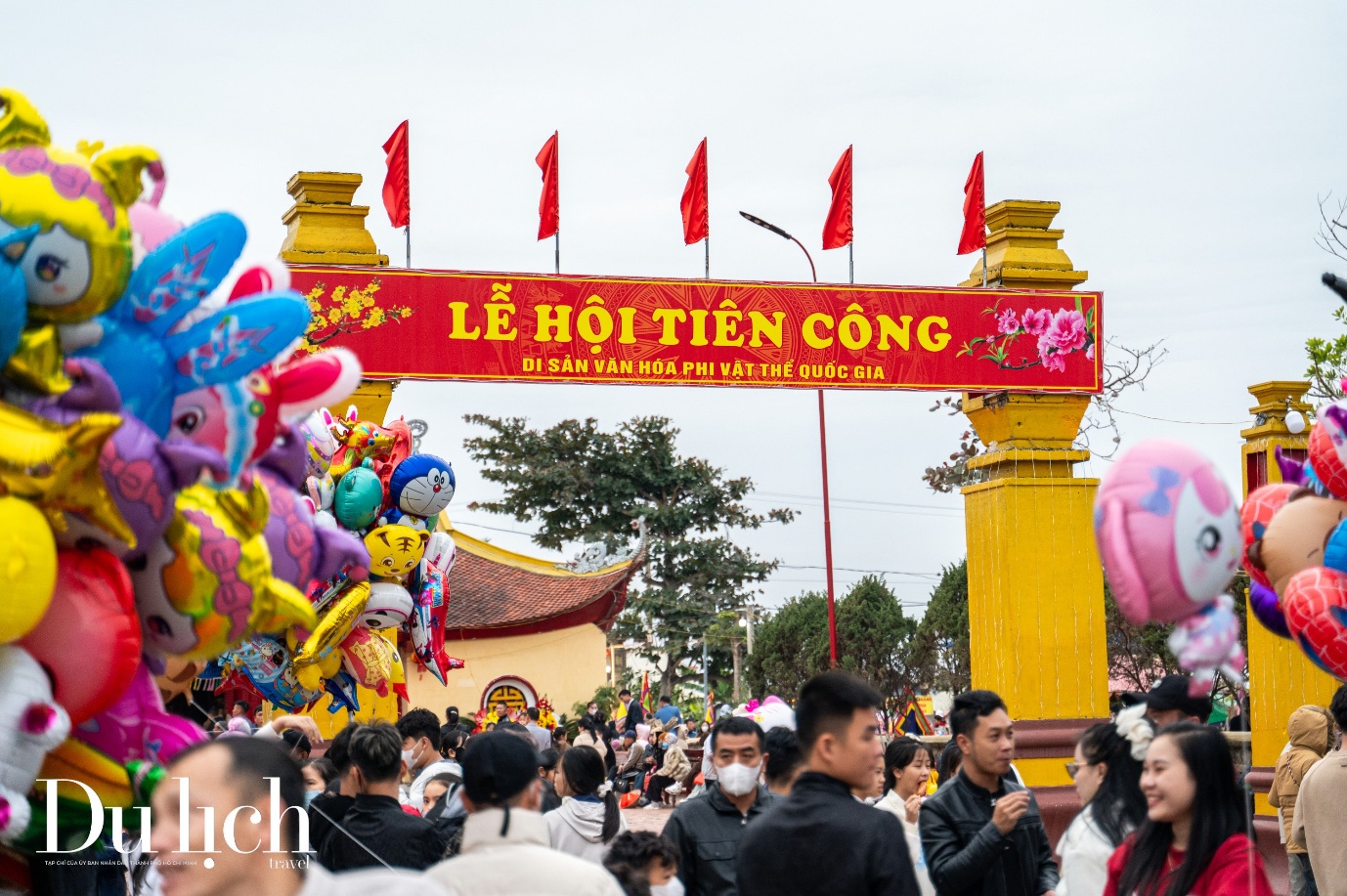 hang tram ong, ba duoc con chau lam le ruoc len mieu tien cong - 2