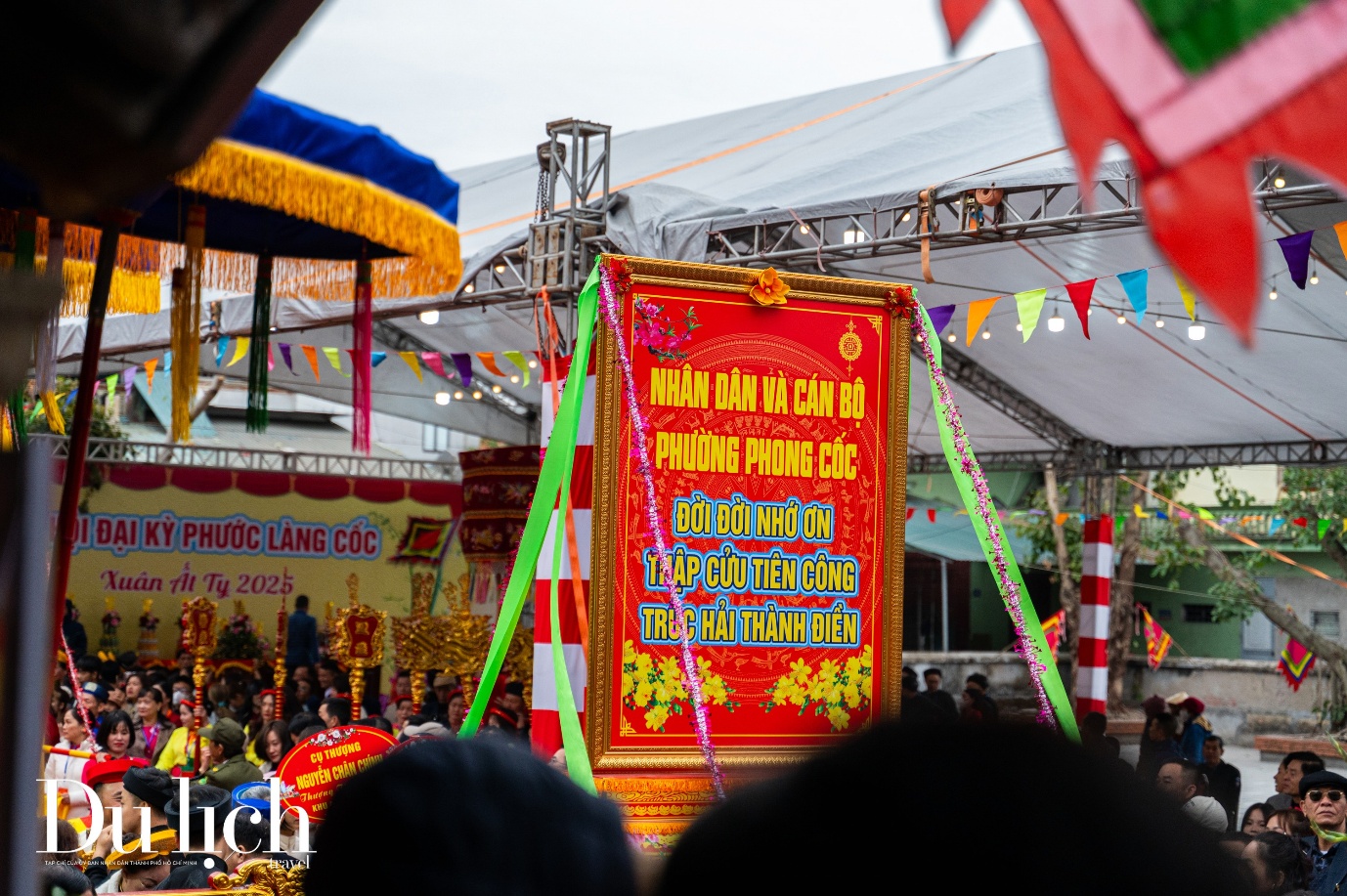 hang tram ong, ba duoc con chau lam le ruoc len mieu tien cong - 6