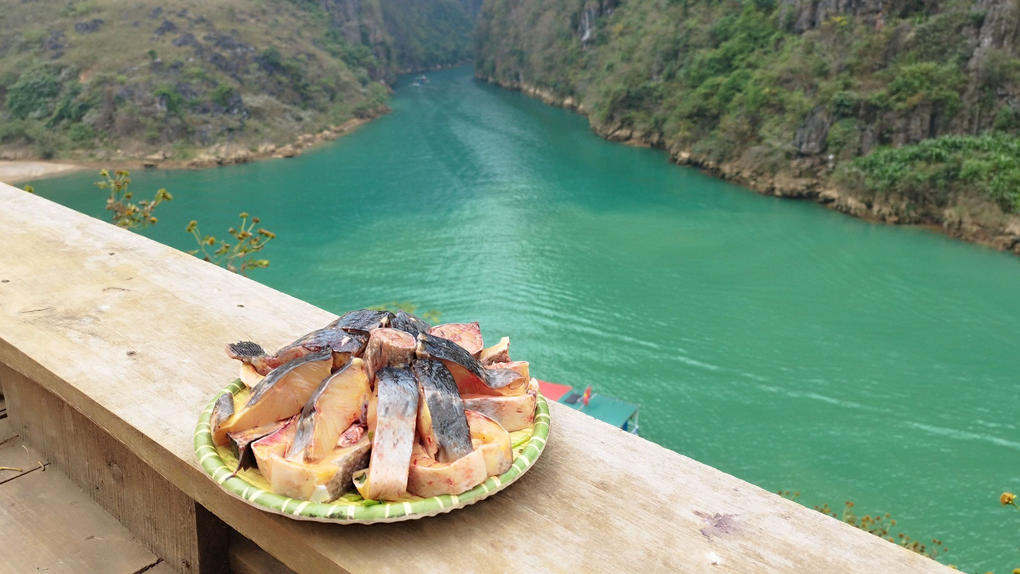 Mâm cơm "view triệu đô" ở Hà Giang có gì đặc biệt? - 7