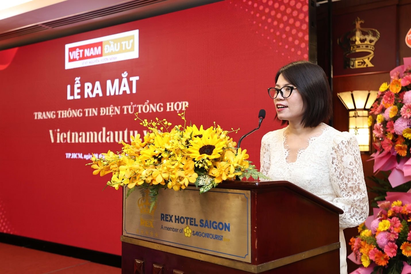Bà Vũ Thị Huyền Châm, Nhà đồng sáng lập – Phụ trách nội dung Vietnamdautu.vn chia sẻ về dự án Trang tin - Ảnh: VNĐT