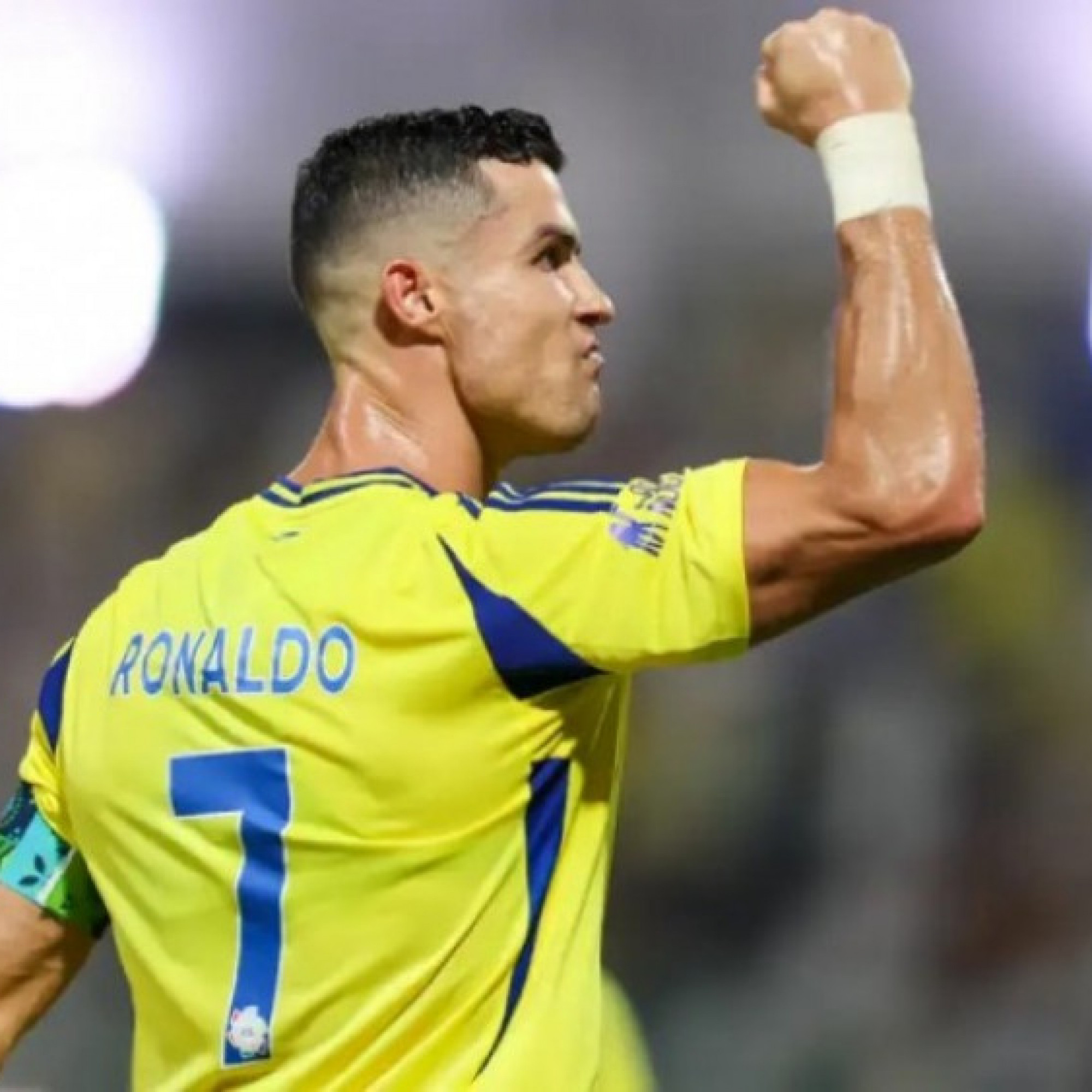  - Sếp lớn Al Nassr tiết lộ Ronaldo đồng ý gia hạn 1 năm, đãi ngộ khủng ra sao?