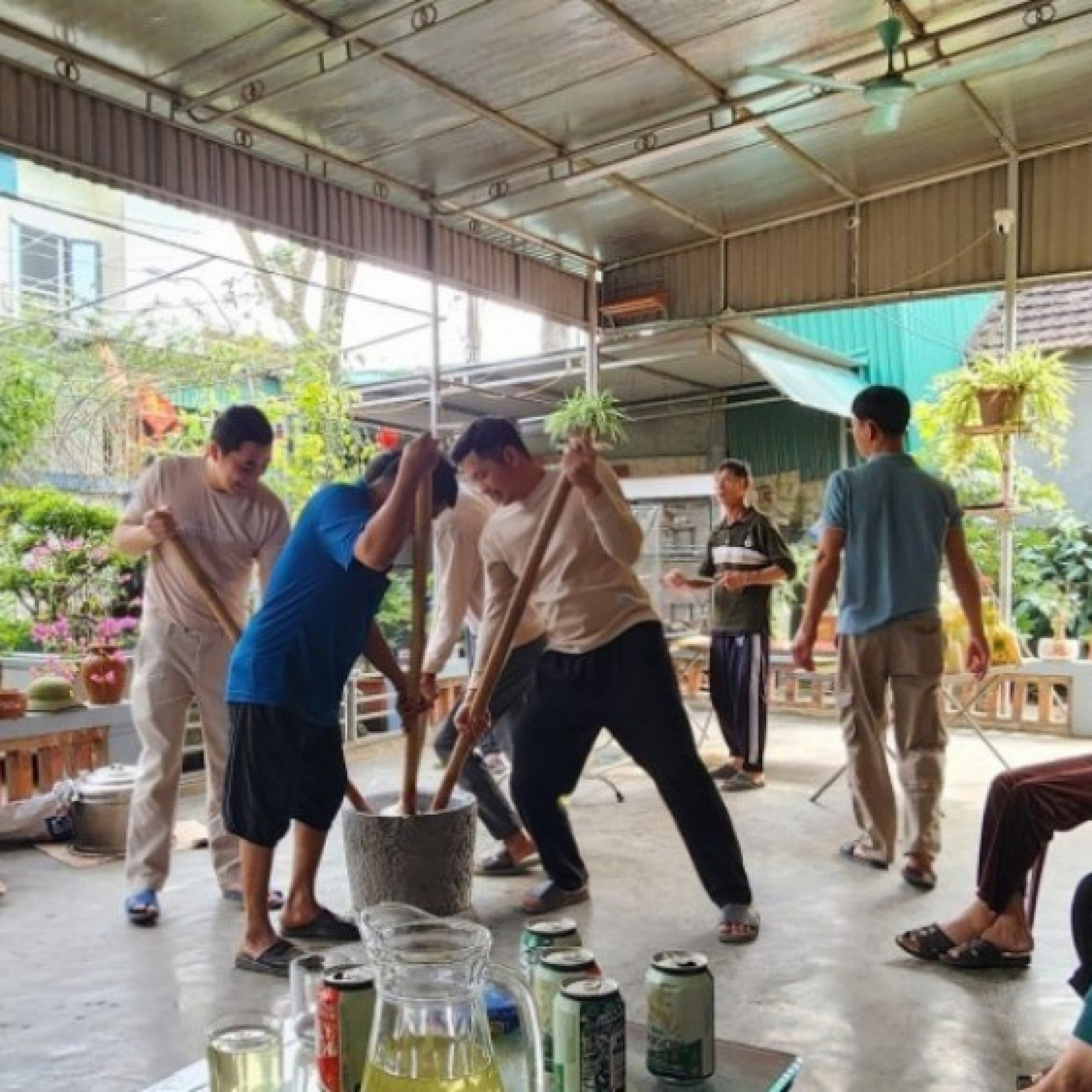 Món ngon 4 phương - Rằm tháng Giêng: Cả họ quây quần giã xôi làm món ngon truyền thống