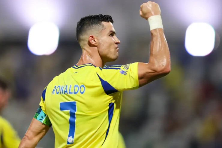 Sếp lớn Al Nassr tiết lộ Ronaldo đồng ý gia hạn 1 năm, đãi ngộ khủng ra sao? - 1