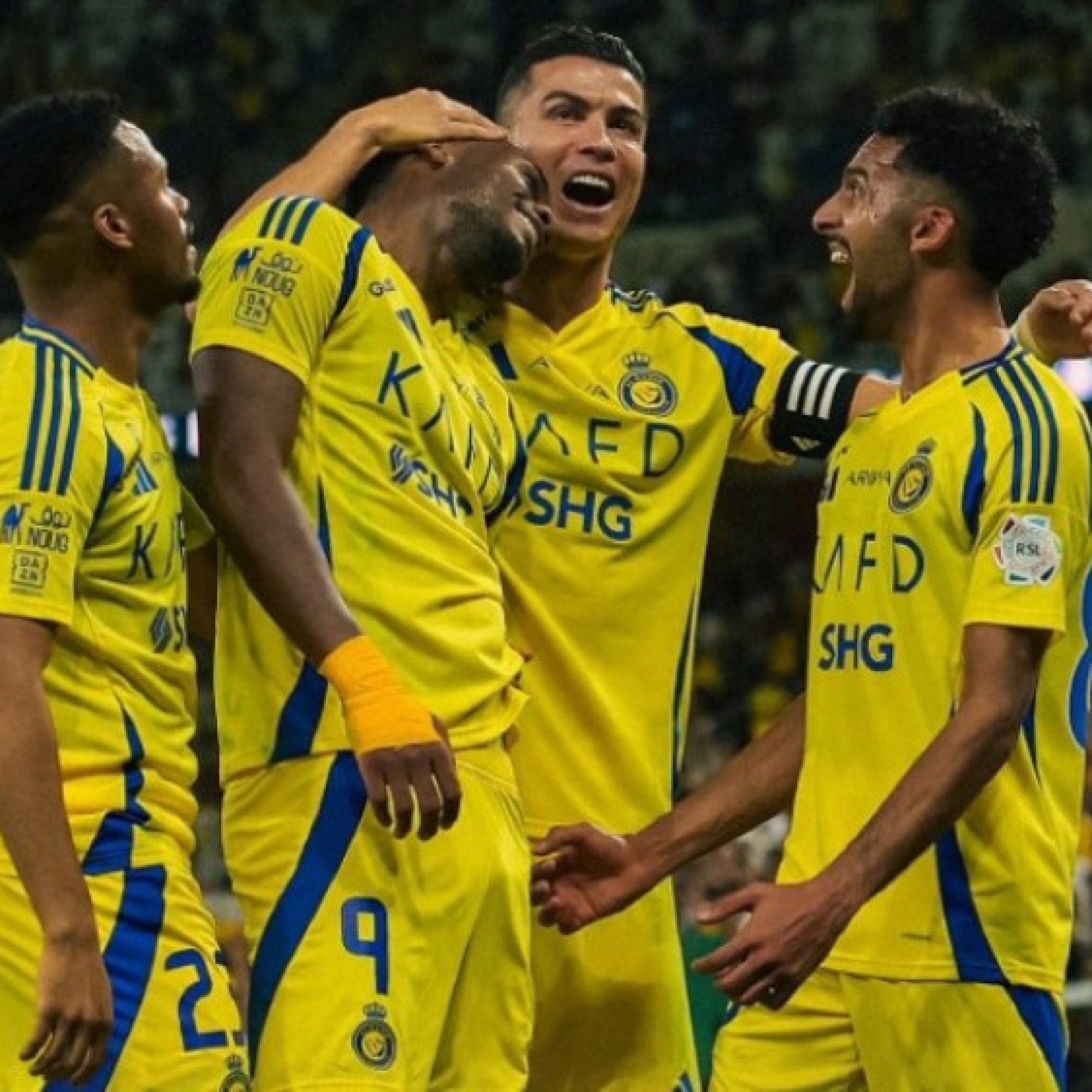  - Fan Al Nassr chia rẽ vì Ronaldo bị thay ra, sao 77 triệu euro "gánh" CR7