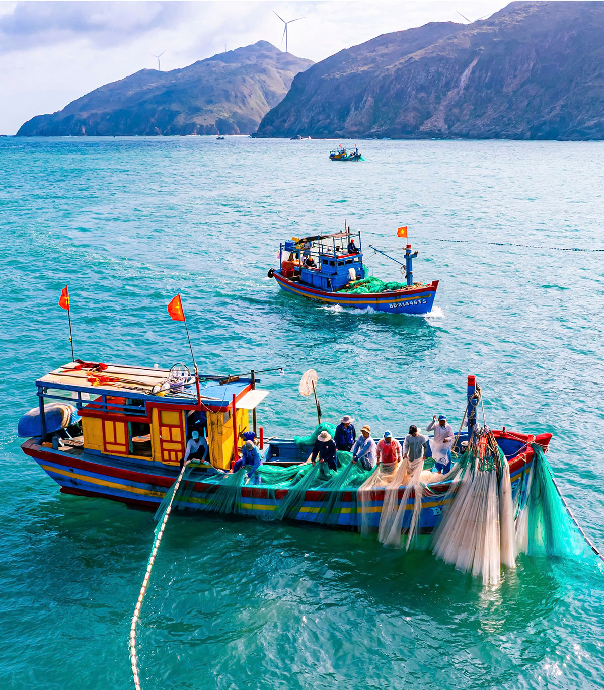 ngu dan binh dinh lien tuc trung dam loc bien - 1