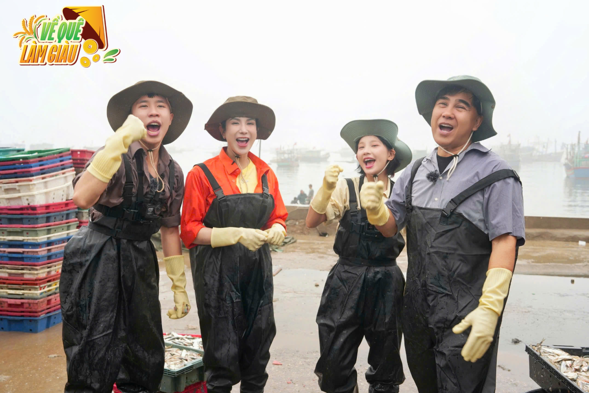 Dàn nghệ sĩ "check in" biển Nghi Sơn (Thanh Hóa) trên hành trình "Về quê làm giàu" - 2