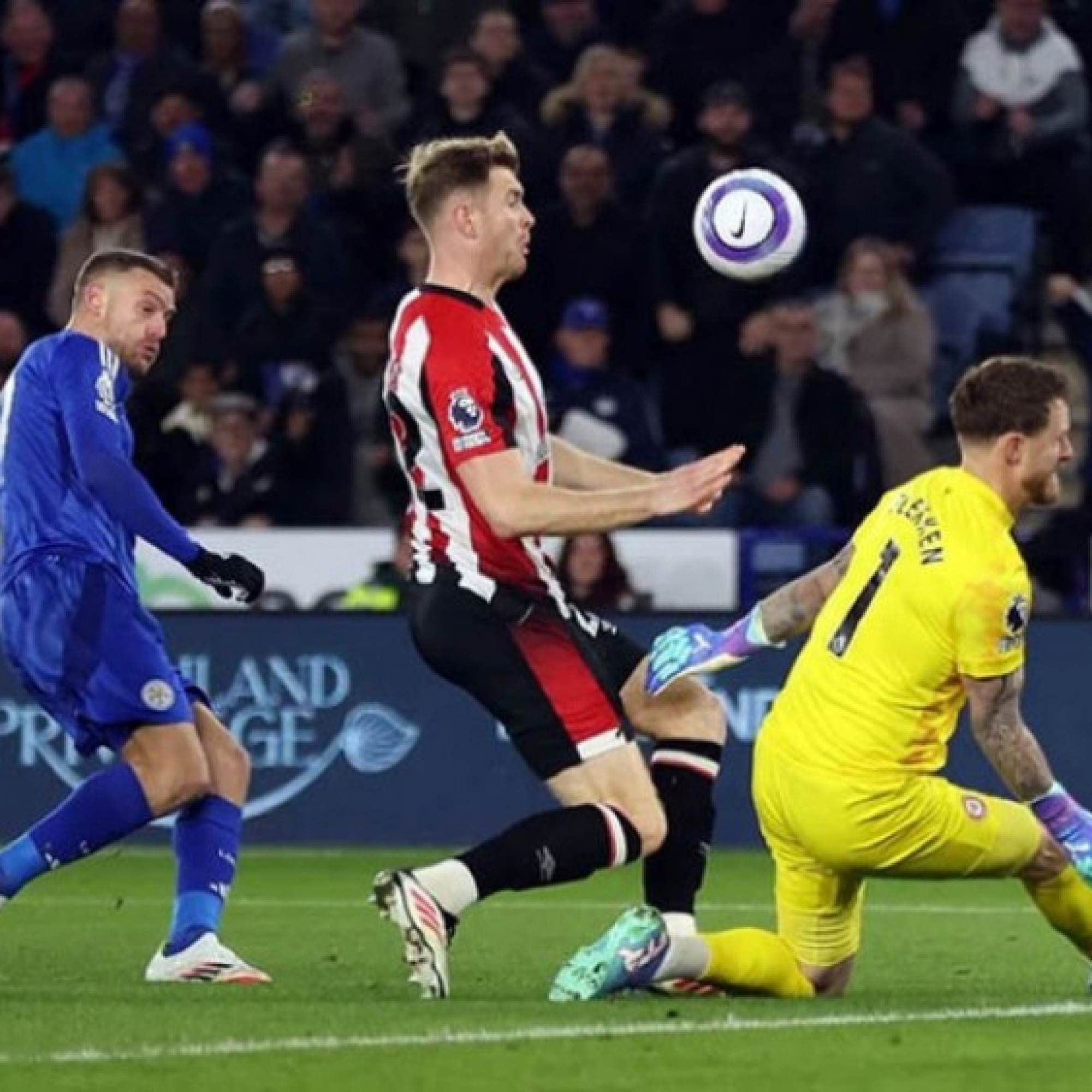  - Video bóng đá Leicester - Brentford: Nỗ lực thoát khỏi nhóm "cầm đèn đỏ" (Ngoại hạng Anh)