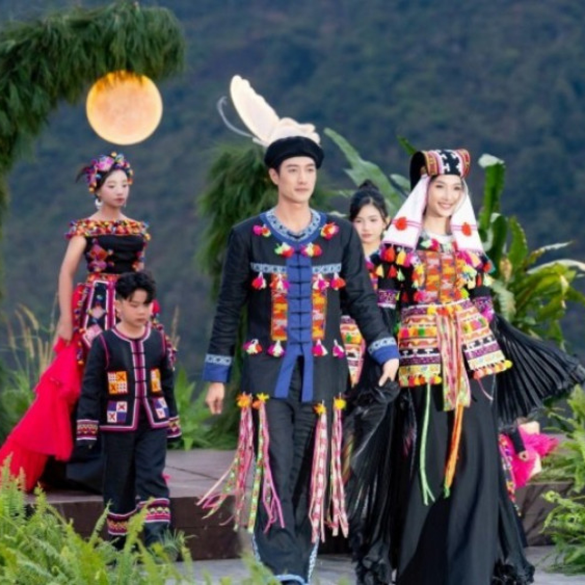 Giải trí - Dàn hoa hậu tham gia show “Hỷ Sắc Lạc Hồng” - Hà Giang