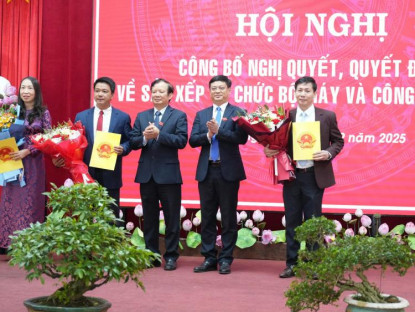 Tin trong nước - Huế công bố các Quyết định bổ nhiệm cán bộ lãnh đạo sau hợp nhất