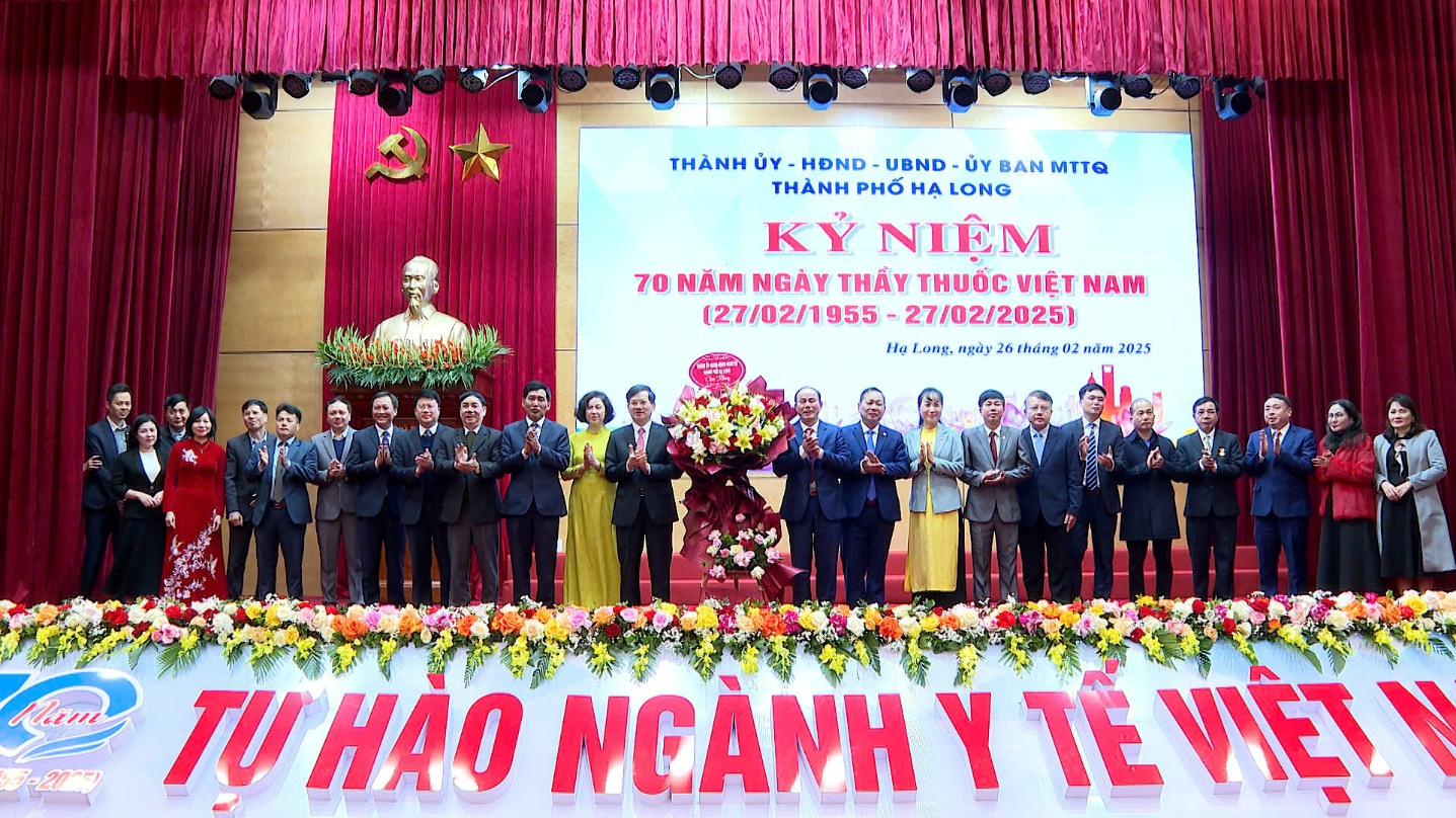 Hạ Long tổ chức gặp mặt kỷ niệm 70 năm Ngày Thầy thuốc Việt Nam - 3