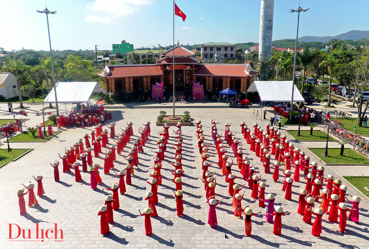 hon 300 phu nu dong dien, dieu hanh ao dai toi yeu viet nam - 8