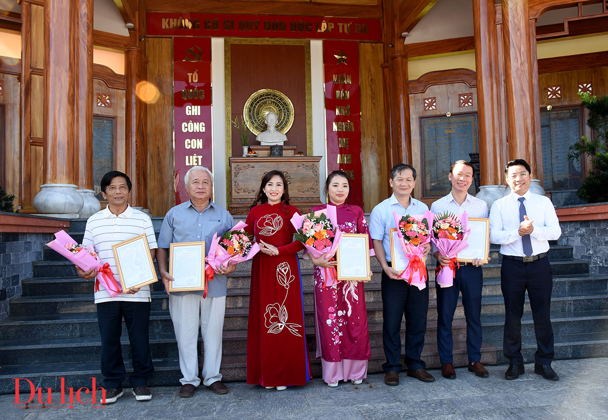 hon 300 phu nu dong dien, dieu hanh ao dai toi yeu viet nam - 4