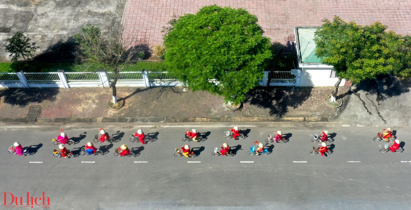 hon 300 phu nu dong dien, dieu hanh ao dai toi yeu viet nam - 15